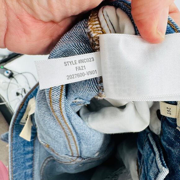 Madewell Medium Wash The Perfect Vintage Straight Jean Distressed Size 26T - Picture 14 of 15